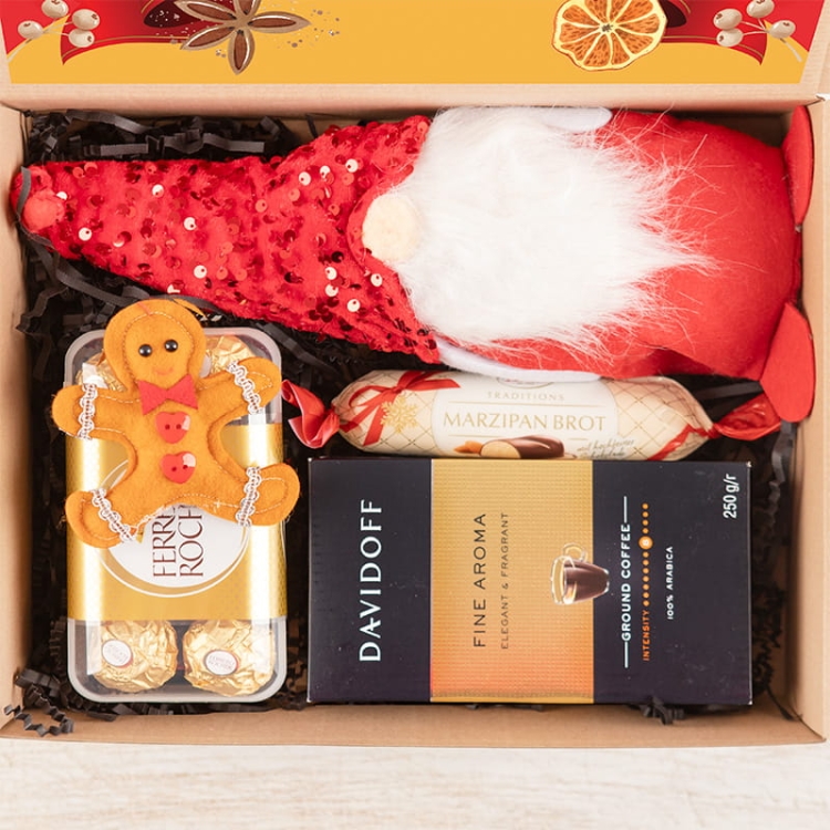 Zestaw z czerwonym skrzatem.