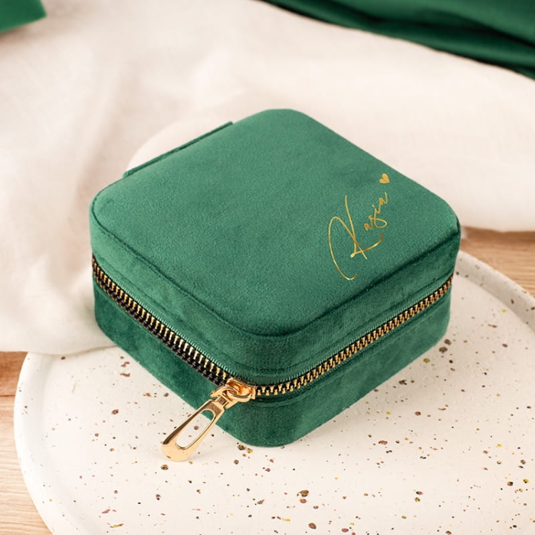 Zestaw dla kobiety. Ekskluzywny zestaw dla kobiety. Świąteczny zestaw na prezent dla kobiety. Welurowa szkatułka na biżuterię.