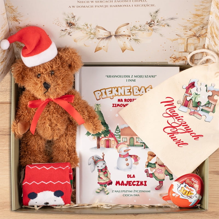 Świąteczny zestaw prezentowy dla dzieci z personalizowaną książką, misiem, skarpetkami i Kinder Niespodzianką – idealny prezent na Boże Narodzenie.