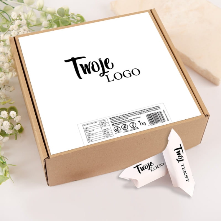 Krówki w pudełko z logo firmy.