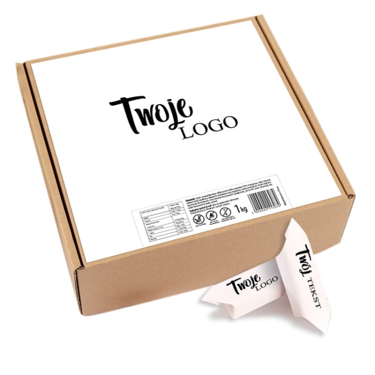 Krówki z logo firmy w pudełku.