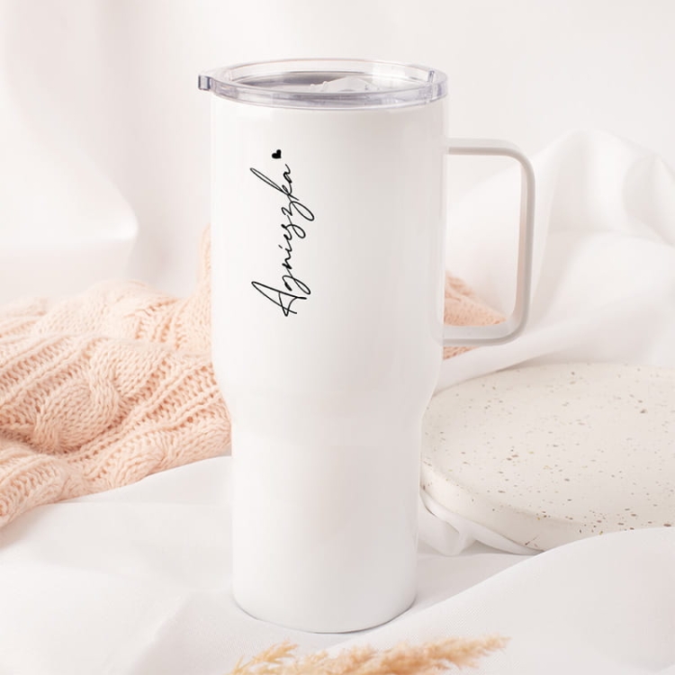 bialy kubek termiczny z imieniem