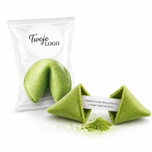Ciastka z wróżbą o smaku matcha z logo firmy.