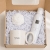 Box prezentowy dla kobiety z personalizowanym kubkiem i kosmetykami Rituals.