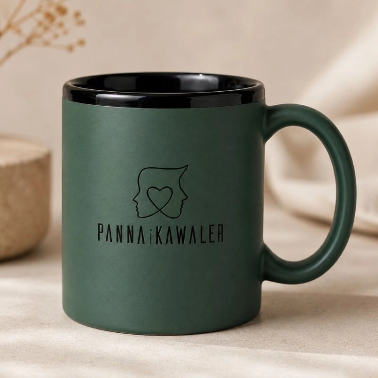 Personalizowany kubek z grawerem to praktyczny gadżet reklamowy wspierający budowanie wizerunku marki.