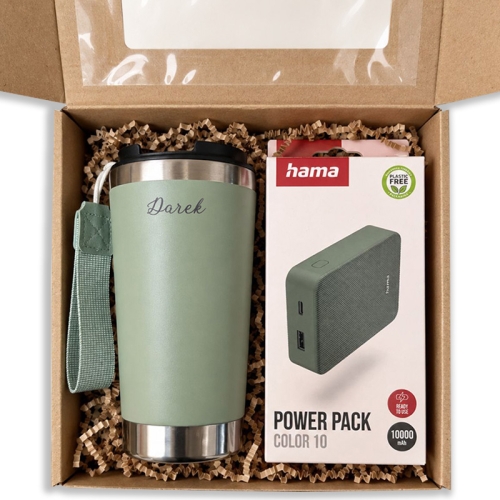 Zielony zestaw prezentowy z personalizowanym kubkiem termicznym i powerbankiem Hama w kraftowym pudełku.
