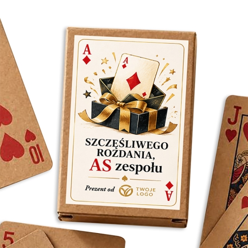 Karty do gry z logo firmy w kraftowym pudełeczku z napisem „Szczęśliwego rozdania” i miejscem na branding.