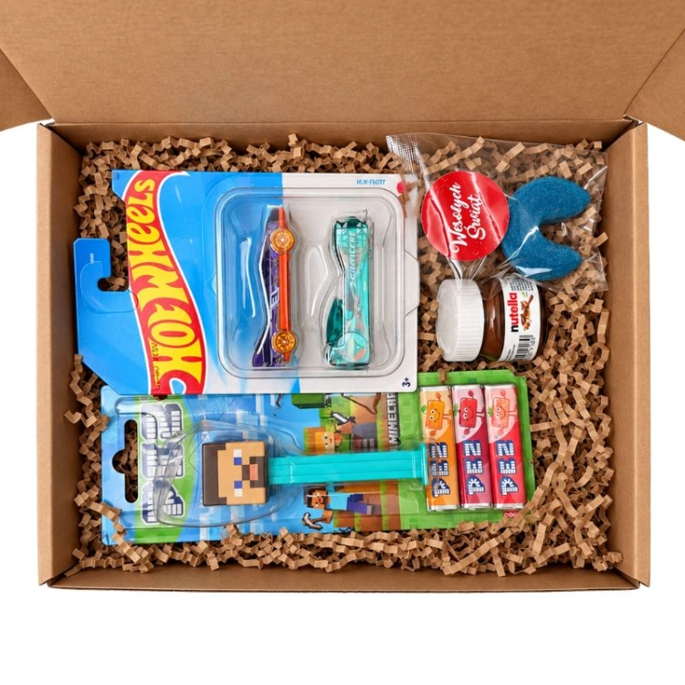 Świąteczny box prezentowy dla chłopca z zabawkami