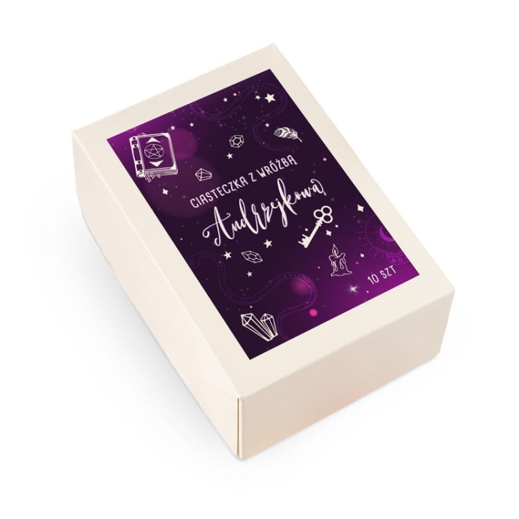 Zestaw 10 kolorowych ciasteczek z wróżbą, które zapakowane są w ozdobnym pudełku z etykietą