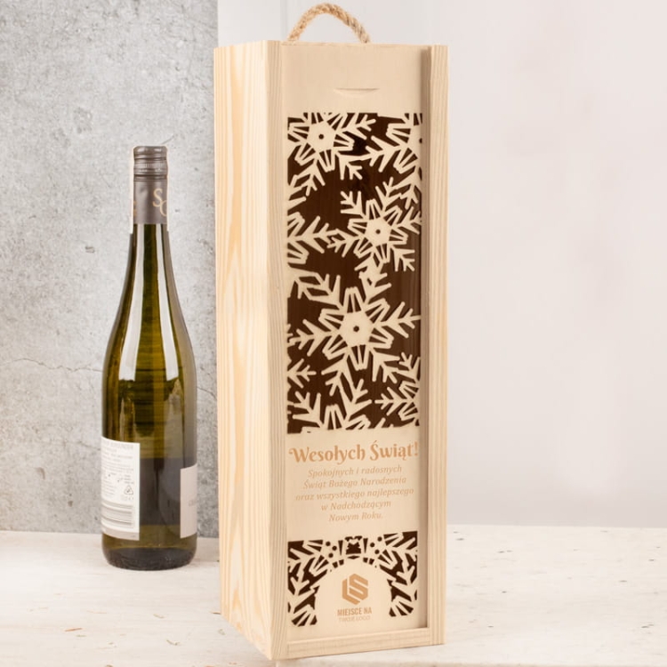 Drewniana świąteczna skrzynka na alkohol. Na wieczku umieścimy logo firmy.