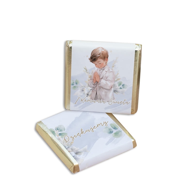 Uniwersalne czekoladki na przyjęcie komunijne chłopca. Ozdobne etykiety na czekoladkach dla gości.