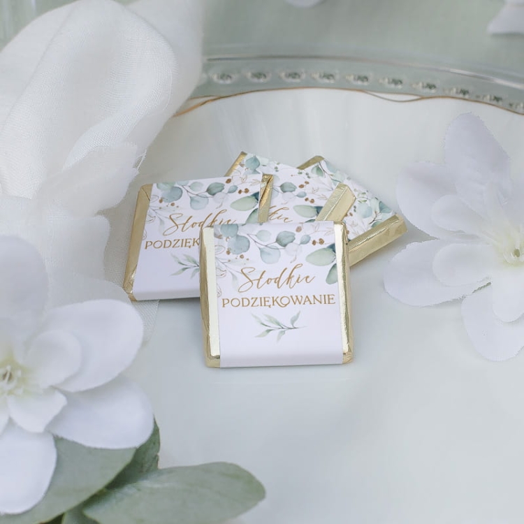 Czekoladki w złotym papierku na przyjęcia. Upominki firmowe na przyjęcia.